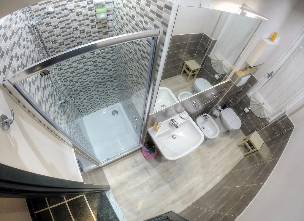 Guesthouse Vittoria Rooms - The Original Since 2015 Cenova 3*,  İtalya