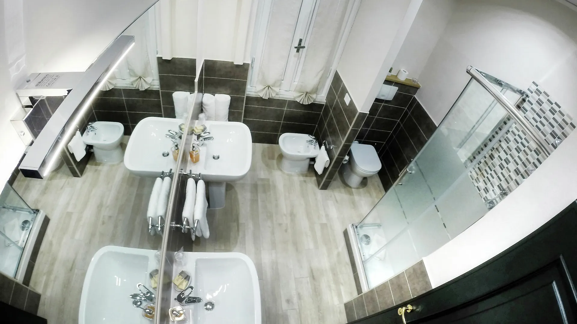Guesthouse Vittoria Rooms - The Original Since 2015 Cenova İtalya