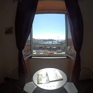 Alojamento de Acomodação e Pequeno-almoço Al Fronte Del Porto, Génova