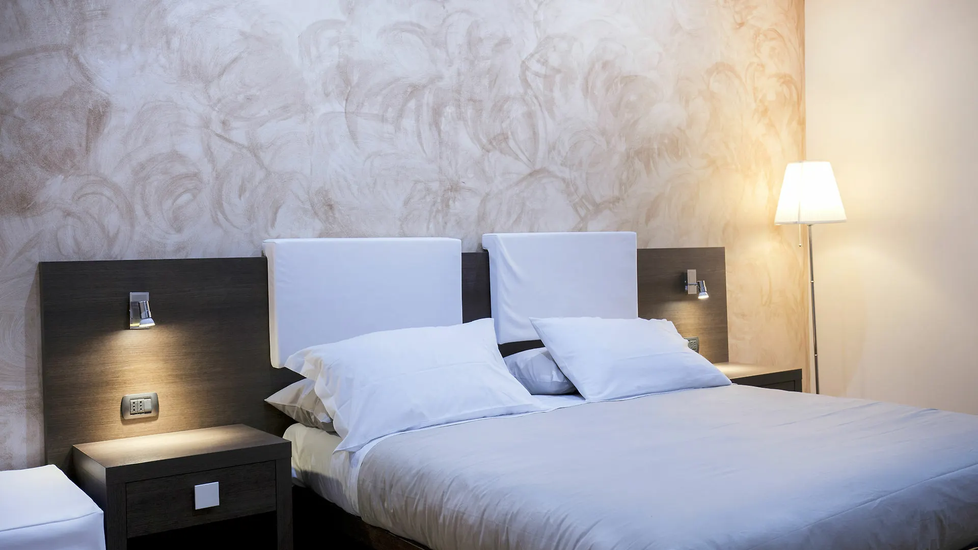 Guesthouse Vittoria Rooms - The Original Since 2015 Genoa Italy