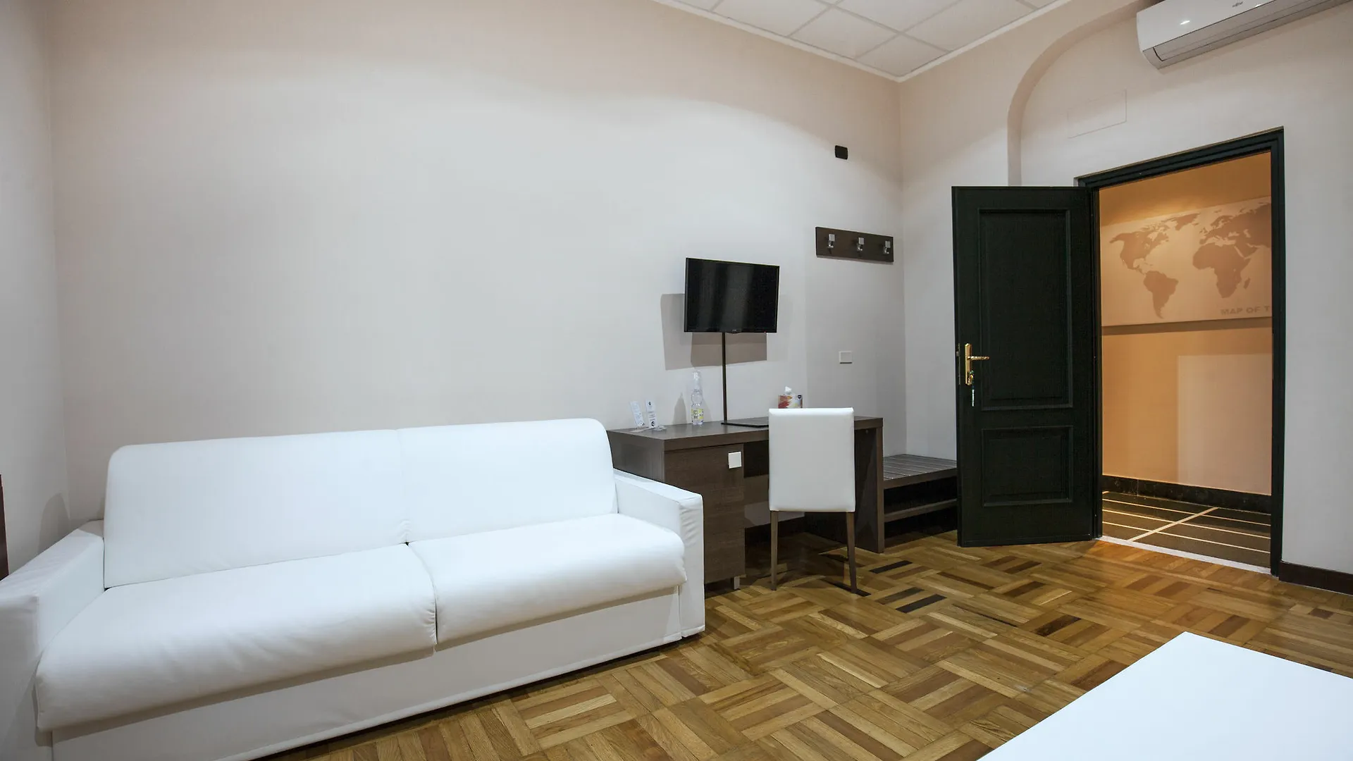 Guesthouse Vittoria Rooms - The Original Since 2015 Genoa 3*,  Italy